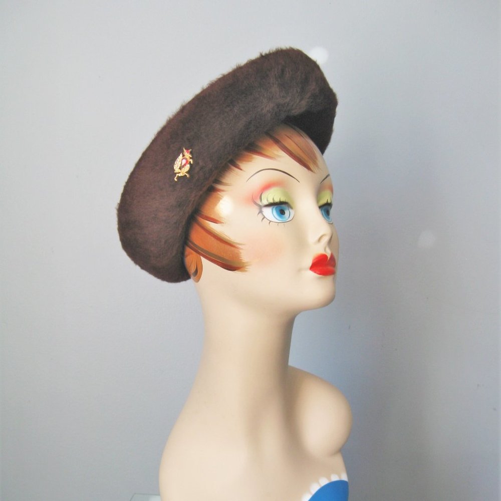 Vintage 1950s Breton Hat w jeweled fox pin